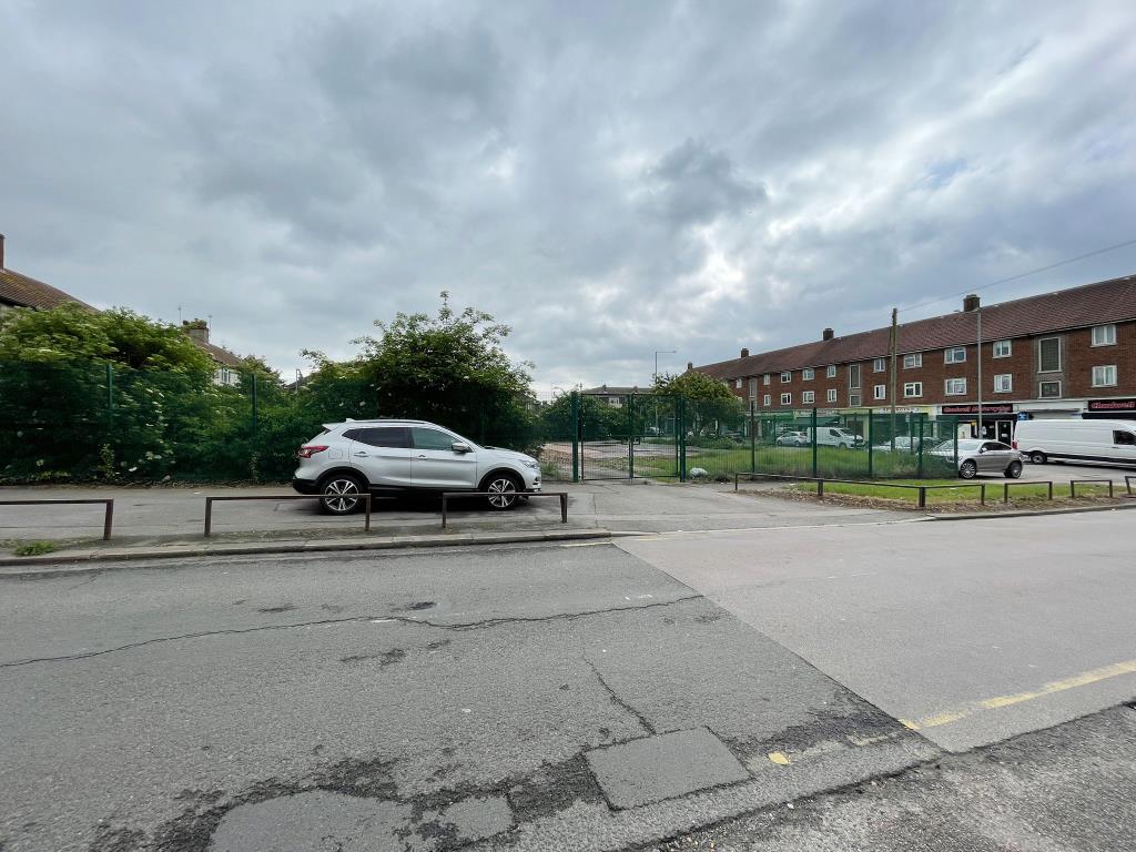 Lot: 25 - FREEHOLD PARCEL OF LAND WITH POTENTIAL - 